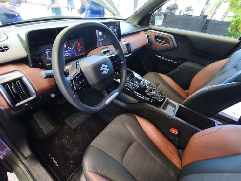 Suzuki eVitara 2026 marca el inicio de una nueva etapa para la marca japonesa y llega a Colombia con una misión clara: demostrar que la electrificación no tiene por qué renunciar al carácter. V12MAGAZINE