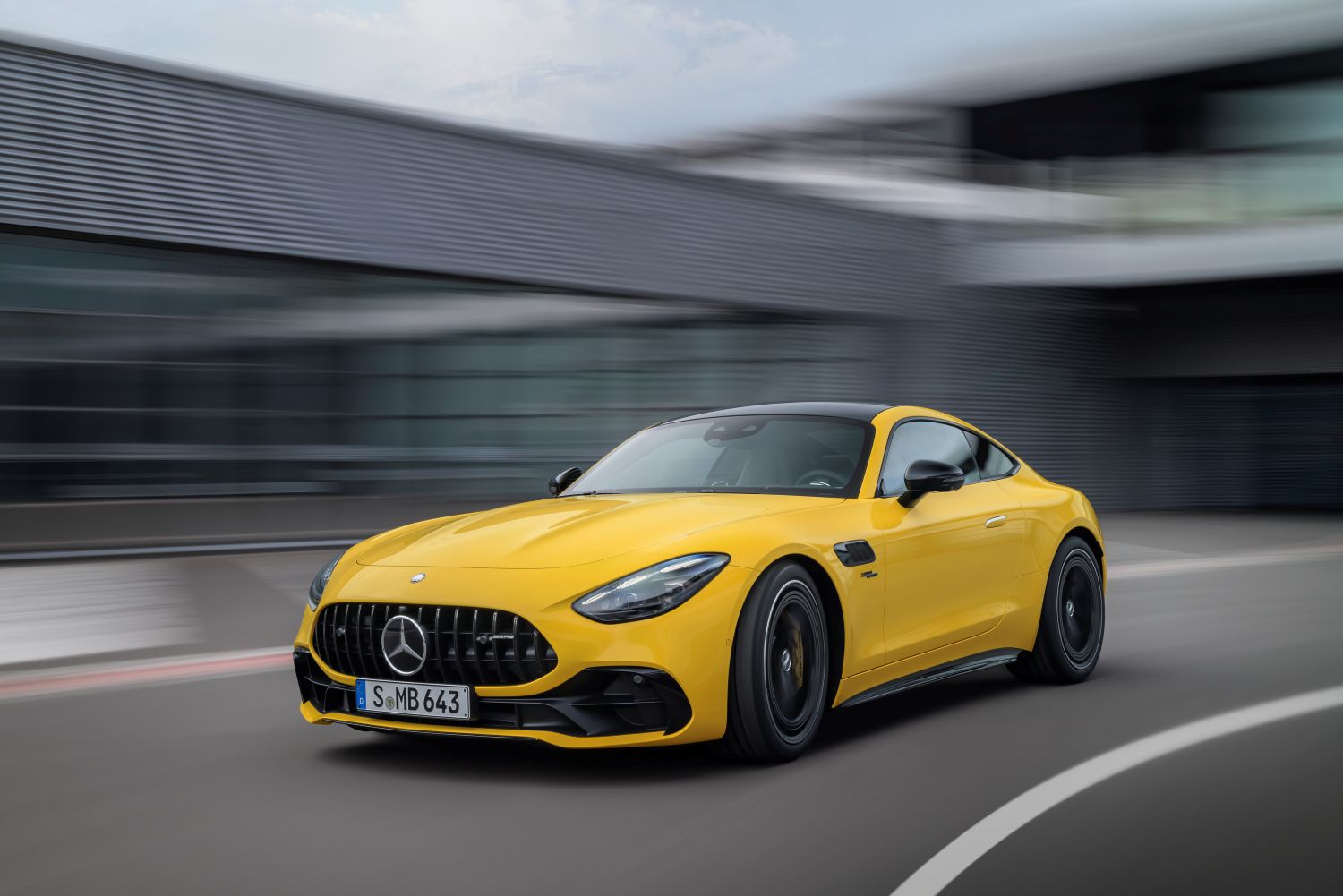 MERCEDES-AMG GT 43: el deportivo más polémico de Mercedes-Benz llegó a Colombia V12MAGAZINE Mercedes-AMG GT 43 ya está en Colombia y su propuesta tiene algo de provocación: ofrecer sensaciones de pista sin renunciar al confort, la tecnología y la vida real. V12MAGAZINE