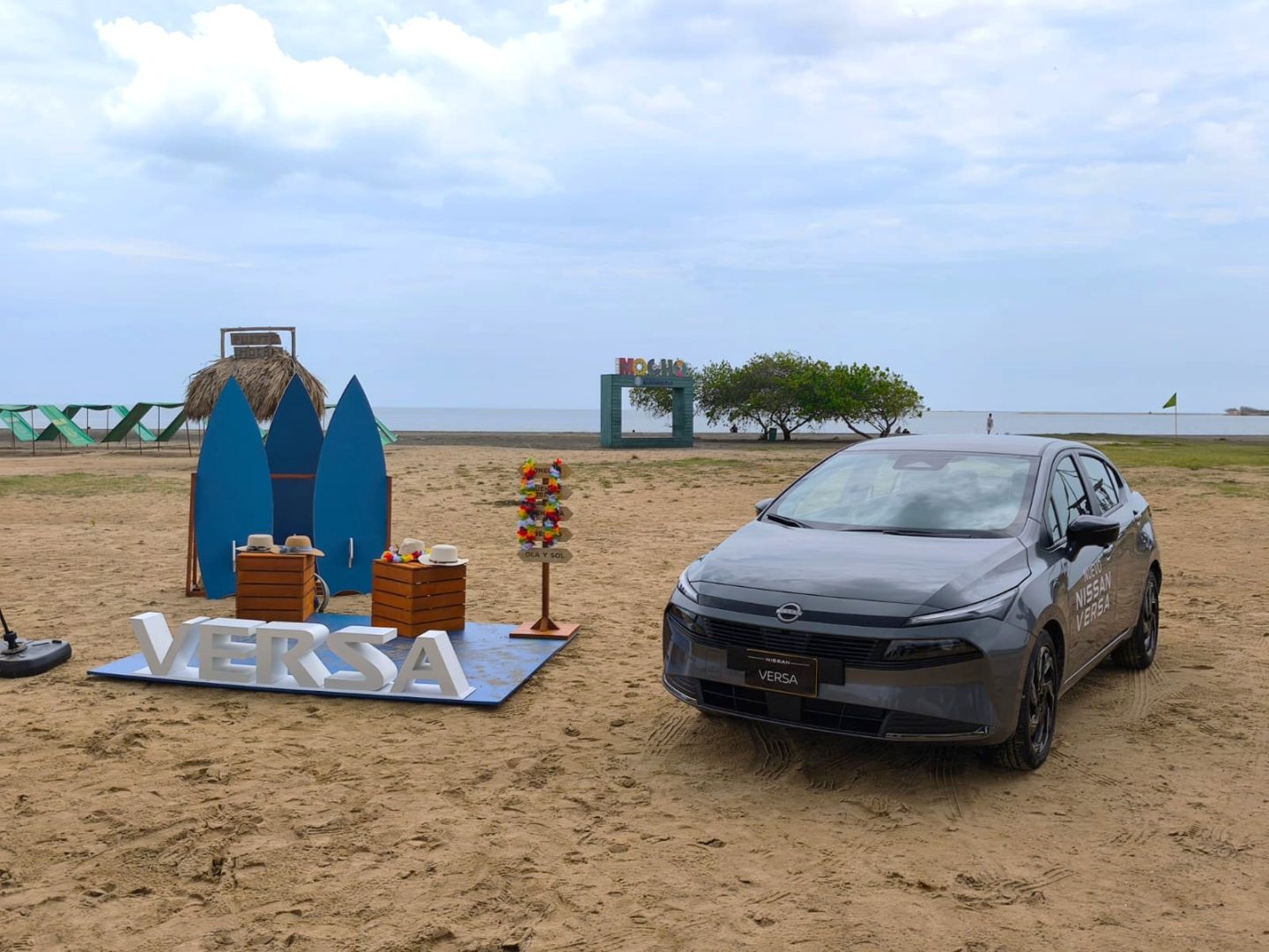 EL SEDÁN NO HA MUERTO: NISSAN LANZA EN COLOMBIA LOS NUEVOS SENTRA Y VERSA CON MÁS TECNOLOGÍA Y SEGURIDAD V12MAGAZINE Nissan Sentra y Nissan Versa 2026 llegan a Colombia en un momento inesperado: cuando muchos daban por muerto al sedán, el mercado demuestra exactamente lo contrario. V12MAGAZINE
