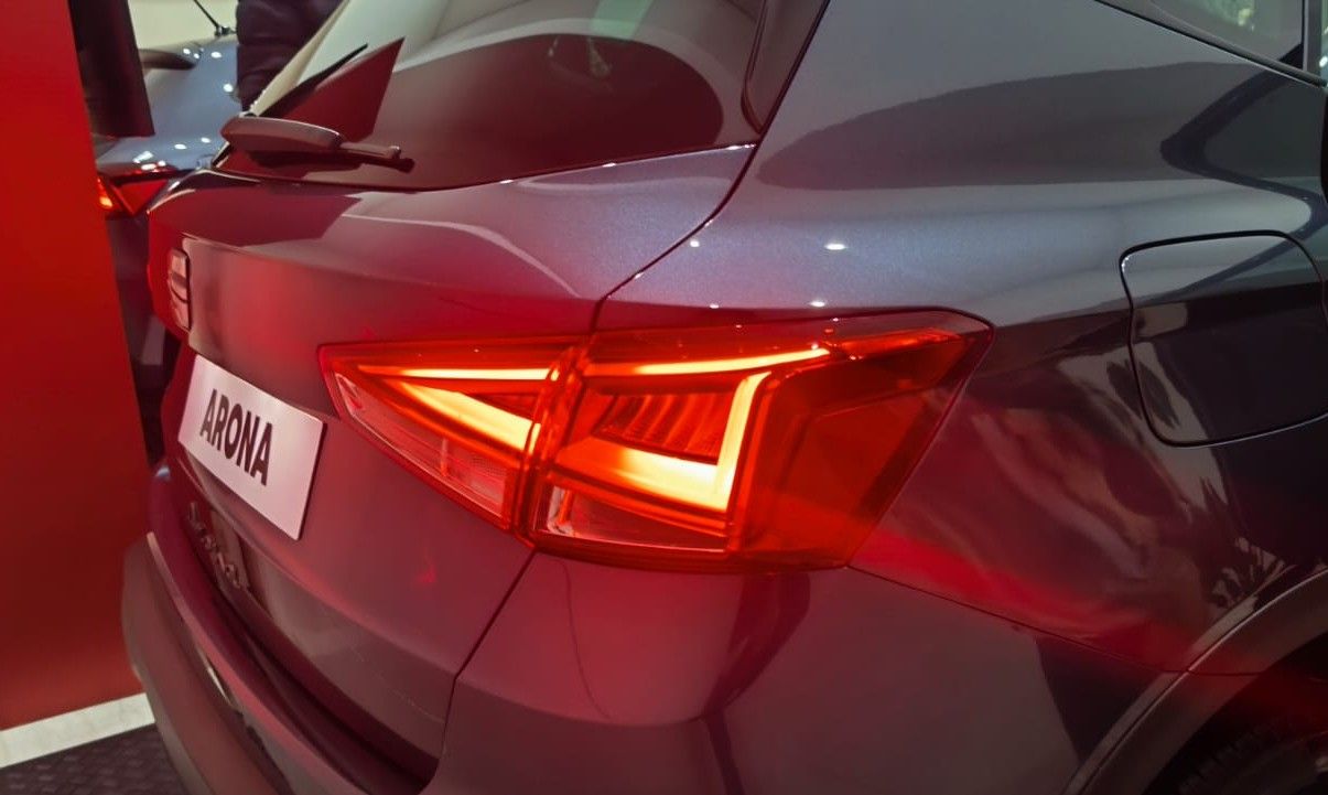 SEAT IBIZA Y ARONA EN COLOMBIA: MÁS TECNOLOGÍA Y SEGURIDAD DESDE $78 MILLONES V12MAGAZINE SEAT PRESENTÓ EN COLOMBIA LA ACTUALIZACIÓN DE LOS IBIZA Y ARONA, DOS DE SUS MODELOS MÁS IMPORTANTES, QUE AHORA INCORPORAN MÁS TECNOLOGÍA, DISEÑO RENOVADO, SEIS AIRBAGS Y PRECIOS DESDE LOS $78,9 MILLONES. V12MAGAZINE
