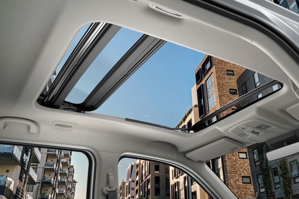 Suzuki Across llega a Colombia: la híbrida ligera que busca salirse del libreto urbano V12MAGAZINE Suzuki Across Colombia aterriza con una idea clara: ser esa SUV híbrida que no solo ahorra combustible, sino que también se anima a salir del pavimento. V12MAGAZINE