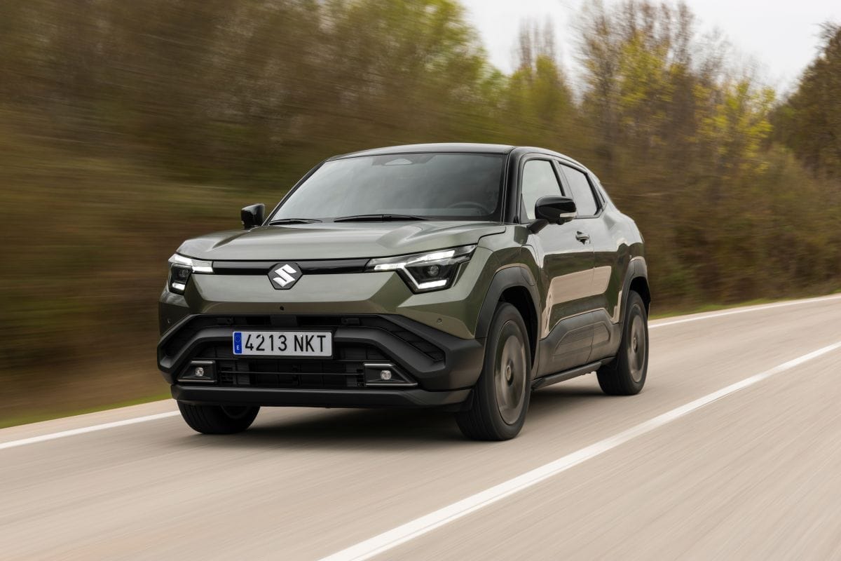 Suzuki eVitara 2026 marca el inicio de una nueva etapa para la marca japonesa y llega a Colombia con una misión clara: demostrar que la electrificación no tiene por qué renunciar al carácter. V12MAGAZINE