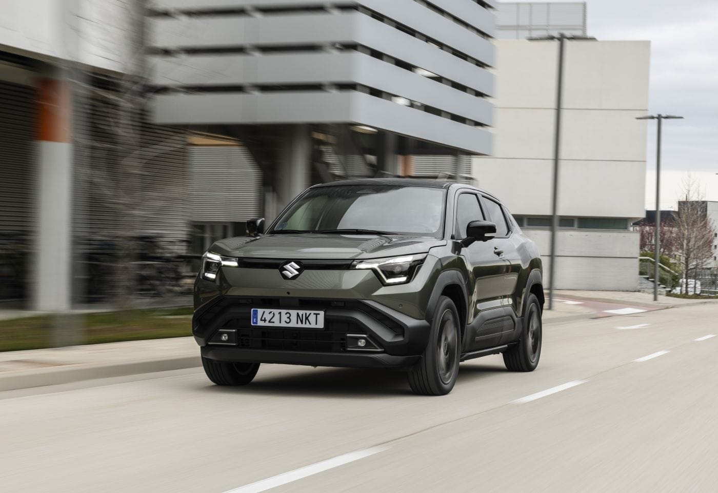 Suzuki eVitara 2026 marca el inicio de una nueva etapa para la marca japonesa y llega a Colombia con una misión clara: demostrar que la electrificación no tiene por qué renunciar al carácter. V12MAGAZINE