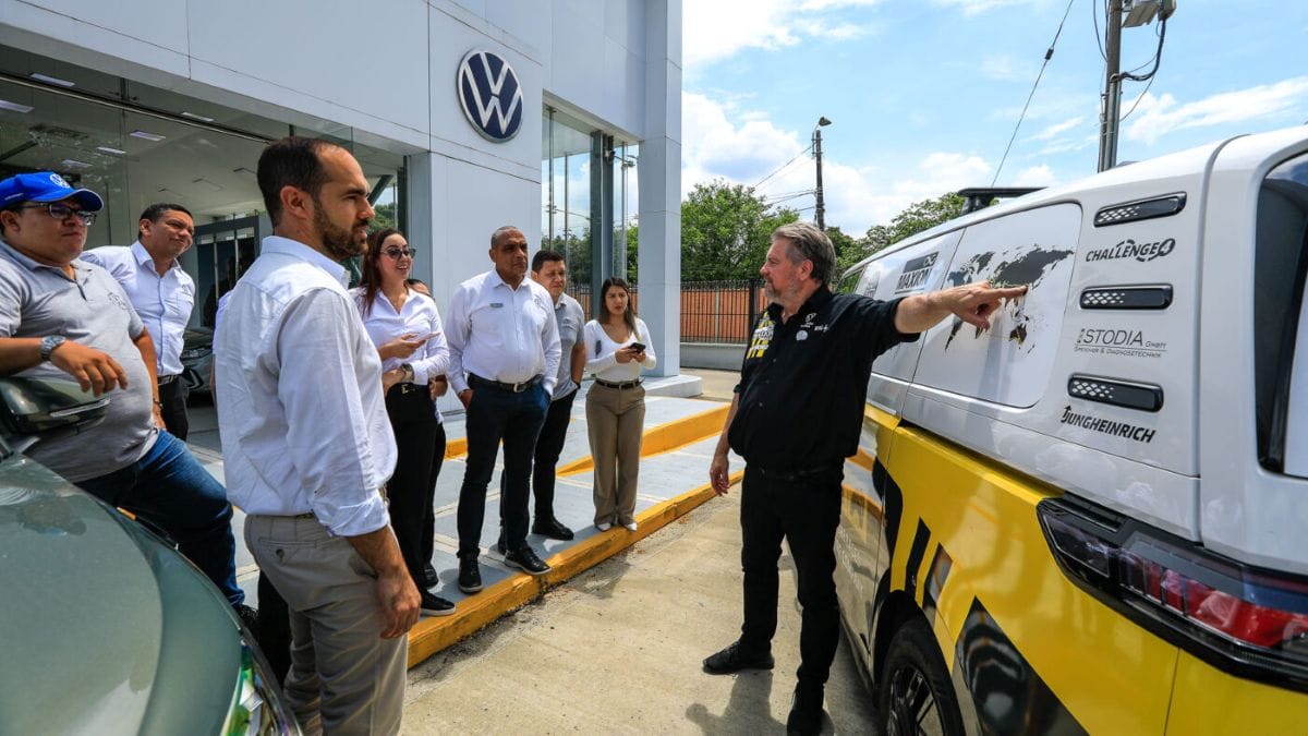 Volkswagen ID. Buzz: la travesía eléctrica que busca un Récord Guinness en Colombia V12MAGAZINE Volkswagen ID. Buzz en Colombia no fue una simple escala de ruta: fue el paso local de una expedición global que quiere poner a prueba hasta dónde puede llegar un vehículo eléctrico. V12MAGAZINE
