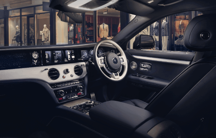 Rolls-Royce Ghost Savile Row: el automóvil que llevó la alta sastrería británica al máximo nivel del lujo V12MAGAZINE Rolls-Royce Ghost