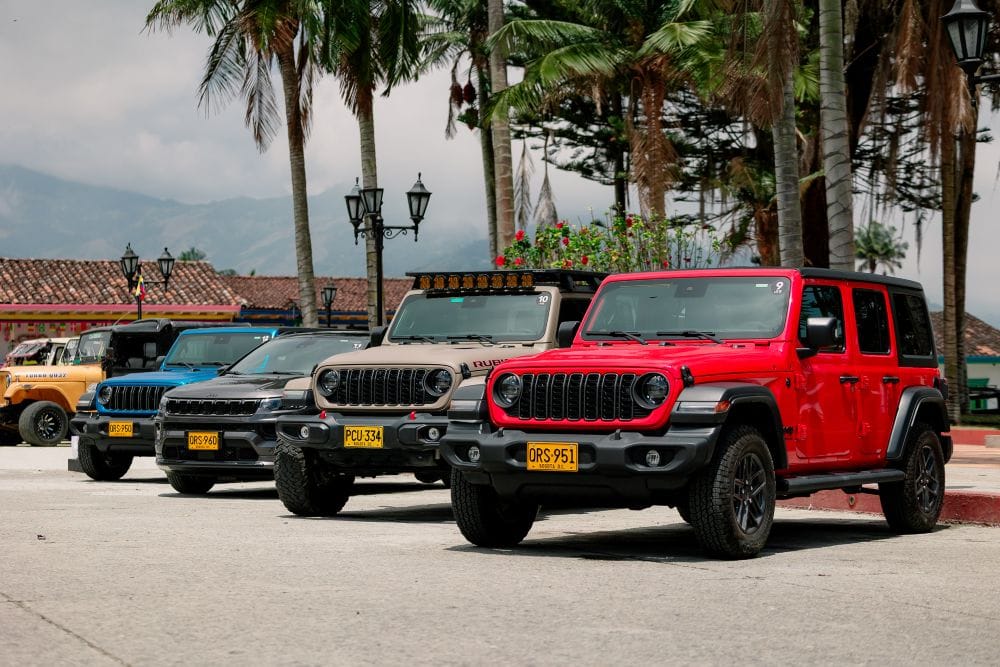 Jeep Nature celebra los 85 años de la marca con una expedición histórica por el Eje Cafetero colombiano V12MAGAZINE Jeep Nature inicia en Colombia una expedición regional que reúne a ocho países para conmemorar los 85 años de la marca en uno de los territorios más representativos de su historia. V12MAGAZINE