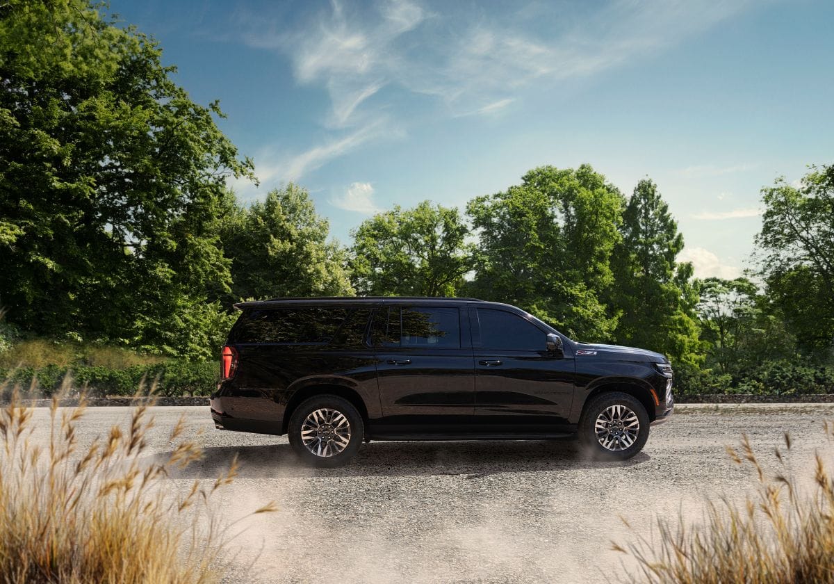 Chevrolet Suburban Z71 en Colombia: la legendaria SUV premium llega con motor V8 y más tecnología V12MAGAZINE Chevrolet Suburban Z71 aterriza en Colombia para ampliar el portafolio premium de la marca con una SUV de gran tamaño que combina tradición, tecnología y capacidades todoterreno. V12MAGAZINE