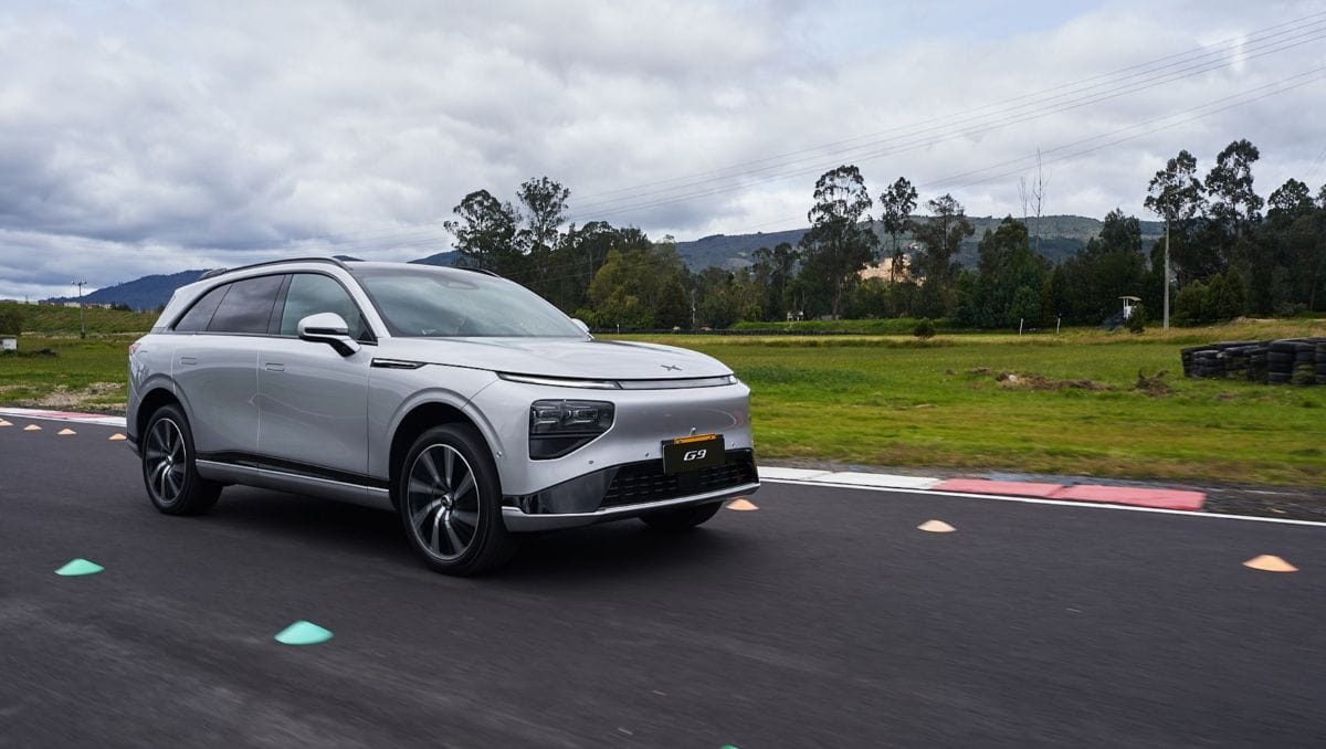 Software e inteligencia artificial: la apuesta de XPENG para transformar el futuro de la movilidad V12MAGAZINE Conducción semi-autónoma en Colombia dio un paso inédito con la demostración realizada por XPENG en el Autódromo de Tocancipá, donde la inteligencia artificial fue la protagonista. V12MAGAZINE