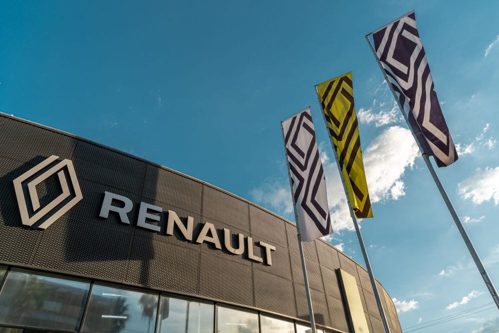 Renault-Sofasa registró un crecimiento del 176 % en su producción durante el primer semestre de 2026. La planta de Envigado fabricó cerca de 22.000 vehículos y consolidó a Colombia como un centro estratégico de exportación para seis mercados de América Latina. V12MAGAZINE
