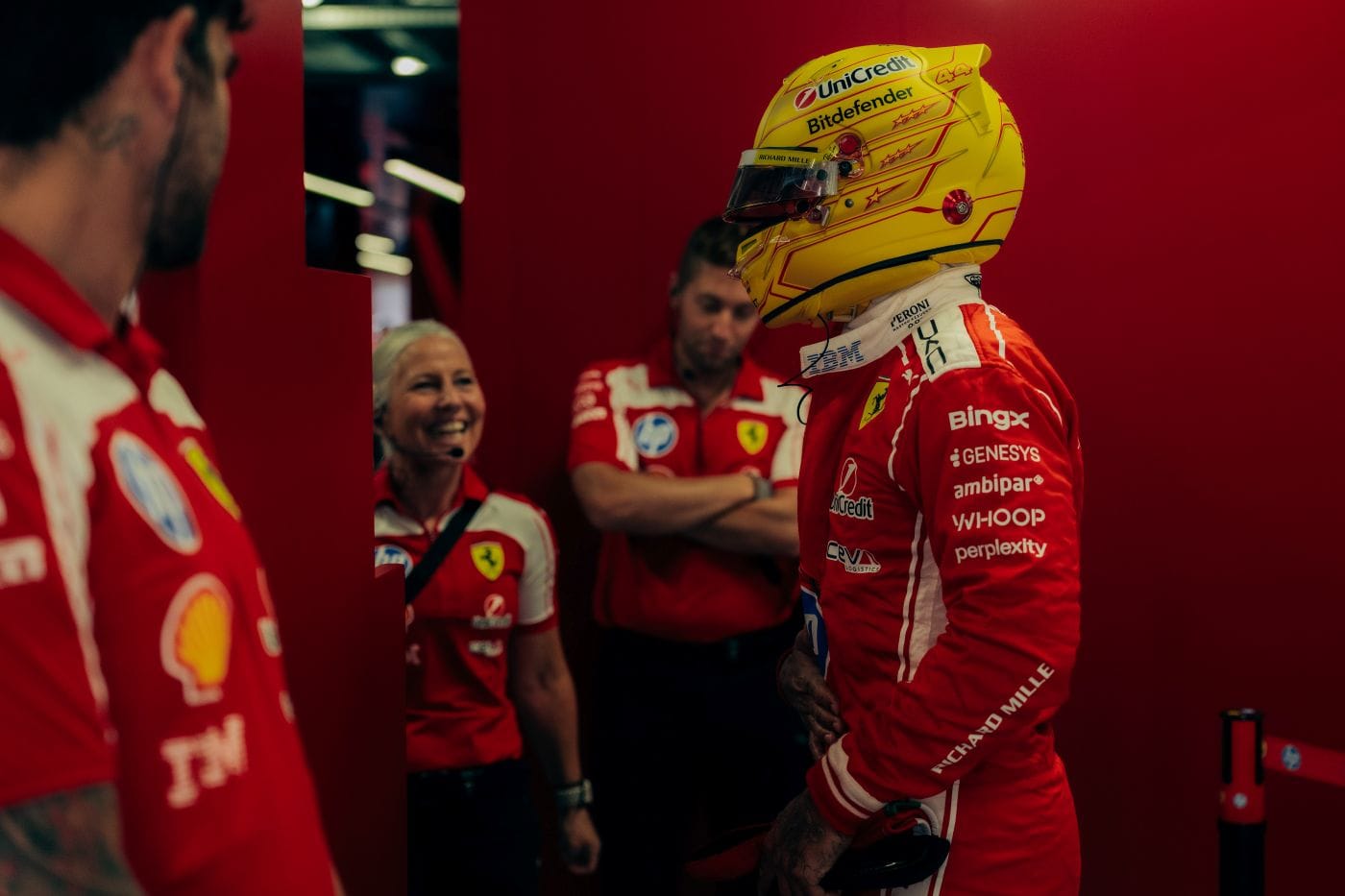 La FIA castiga a Hamilton y Antonelli tras la clasificación del Gran Premio de Hungría y beneficia a McLaren V12MAGAZINE Lewis Hamilton perdió la segunda posición de la clasificación del Gran Premio de Hungría tras recibir una sanción de tres puestos. Horas después, Kimi Antonelli también fue penalizado, cambiando nuevamente la parrilla de salida. V12MAGAZINE