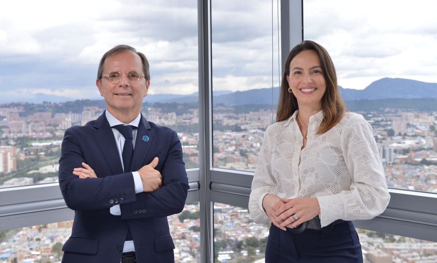 Porsche Colombia apuesta por talento interno con una nueva organización directiva desde julio V12MAGAZINE Porsche Colombia renovó su estructura directiva con nombramientos que tendrán efecto desde el 1 de julio de 2026. Los cambios incluyen nuevos liderazgos para la Gerencia General, la marca Volkswagen y un ascenso regional dentro del Grupo Volkswagen. V12MAGAZINE