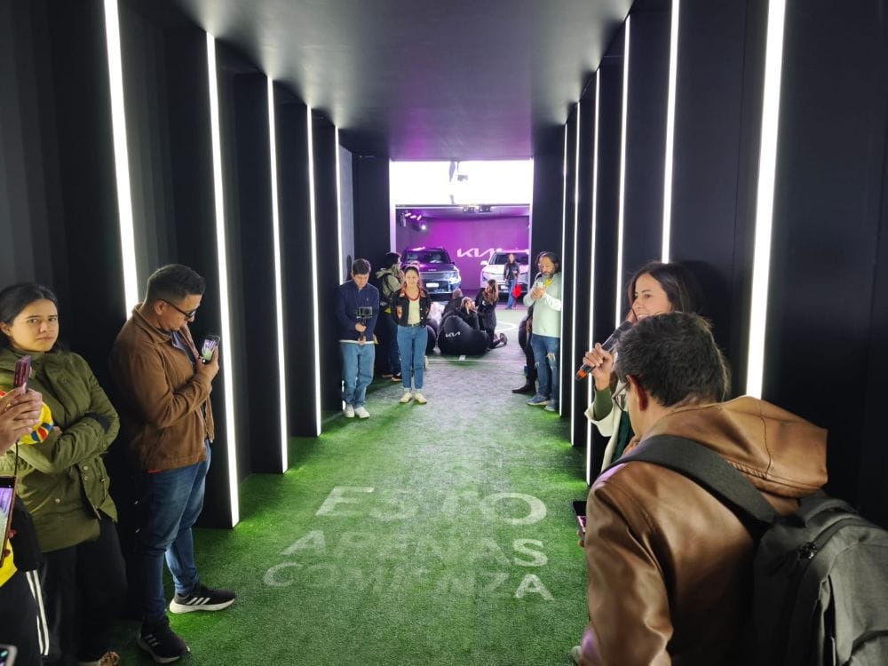Kia Fan Experience: fútbol del mundo, innovación y tres nuevos vehículos en Unicentro Bogotá V12MAGAZINE Kia Fan Experience convierte el Mundial en una experiencia abierta al público con vehículos, innovación y actividades que estarán disponibles hasta el 20 de julio en Bogotá. V12MAGAZINE