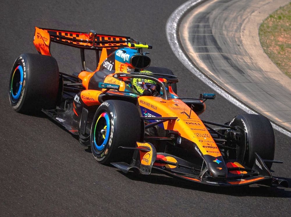 McLaren volvió a lo más alto en el Gran Premio de Hungría gracias a Lando Norris, quien convirtió la pole position en una victoria que refuerza el progreso del equipo. V12MAGAZINE