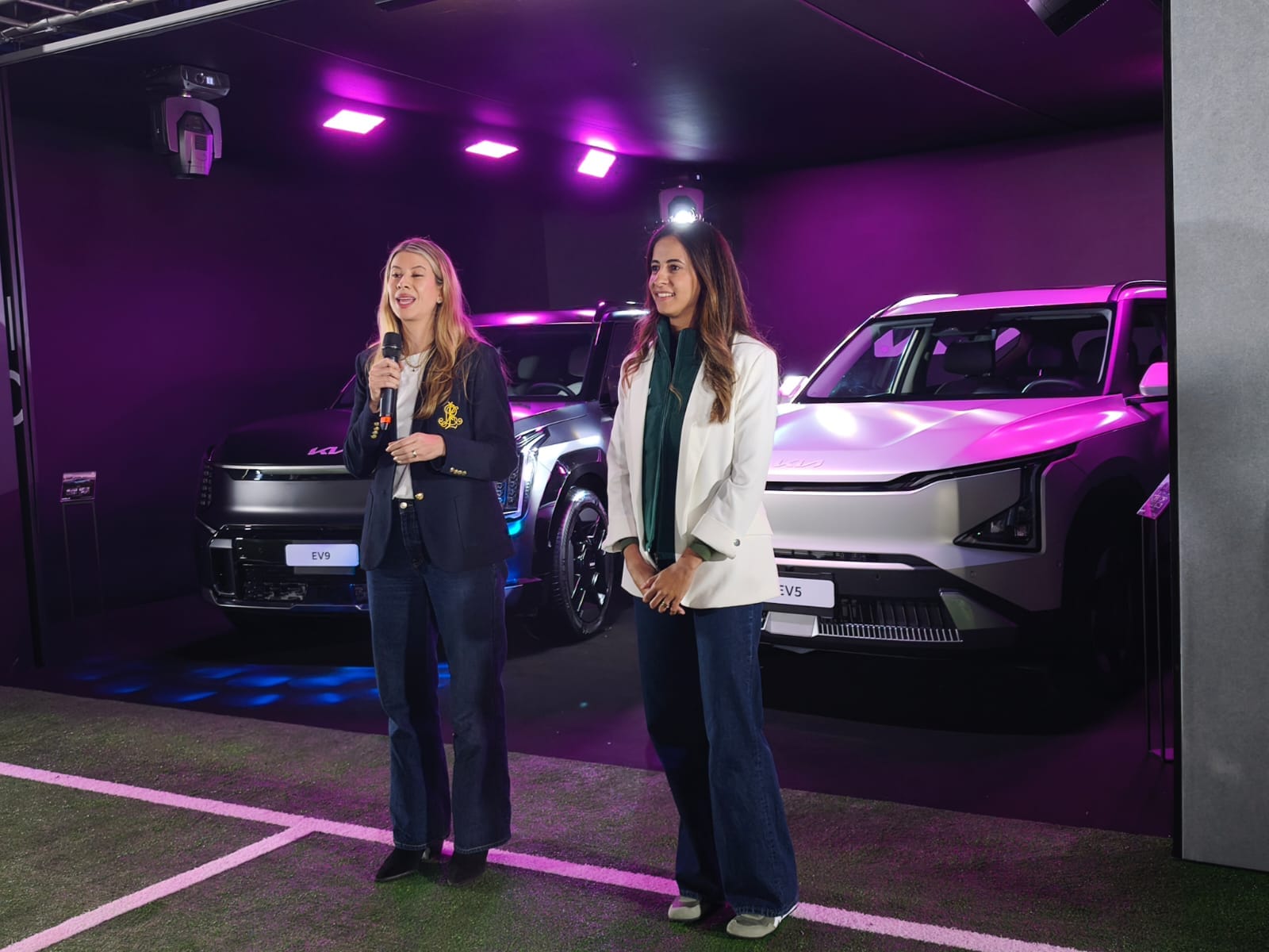 Kia Fan Experience: fútbol del mundo, innovación y tres nuevos vehículos en Unicentro Bogotá V12MAGAZINE Kia Fan Experience convierte el Mundial en una experiencia abierta al público con vehículos, innovación y actividades que estarán disponibles hasta el 20 de julio en Bogotá. V12MAGAZINE