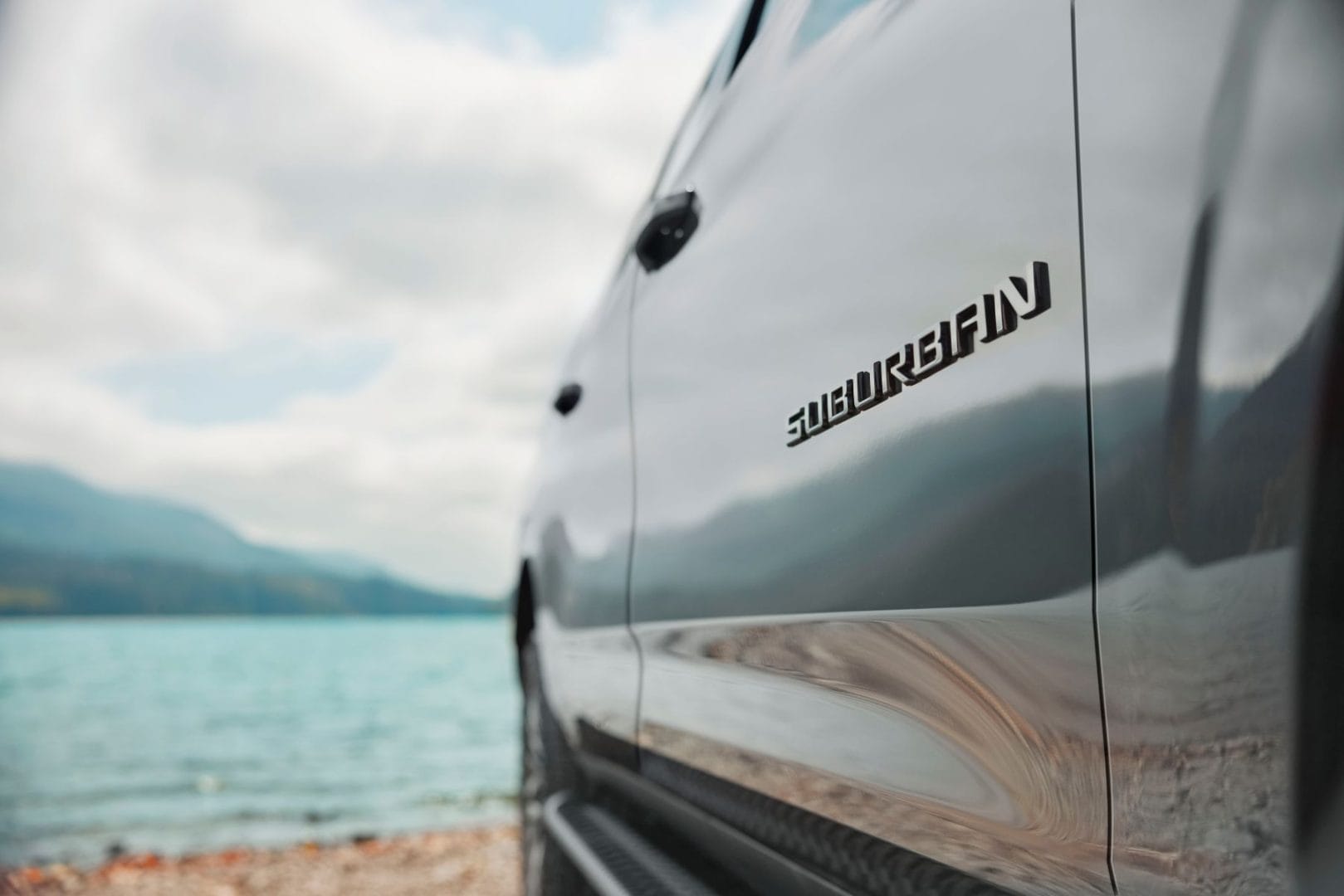 Chevrolet Suburban Z71 en Colombia: la legendaria SUV premium llega con motor V8 y más tecnología V12MAGAZINE Chevrolet Suburban Z71 aterriza en Colombia para ampliar el portafolio premium de la marca con una SUV de gran tamaño que combina tradición, tecnología y capacidades todoterreno. V12MAGAZINE
