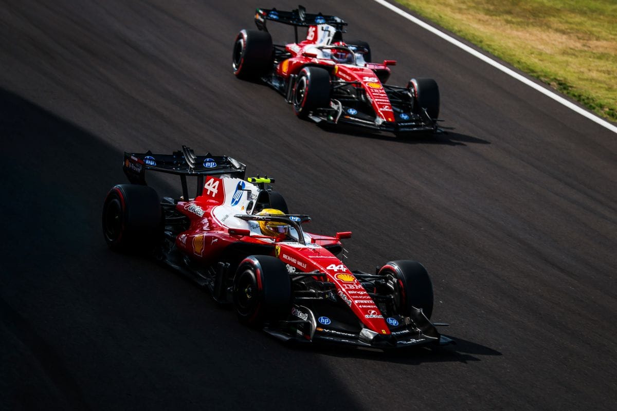 La FIA castiga a Hamilton y Antonelli tras la clasificación del Gran Premio de Hungría y beneficia a McLaren V12MAGAZINE Lewis Hamilton perdió la segunda posición de la clasificación del Gran Premio de Hungría tras recibir una sanción de tres puestos. Horas después, Kimi Antonelli también fue penalizado, cambiando nuevamente la parrilla de salida. V12MAGAZINE