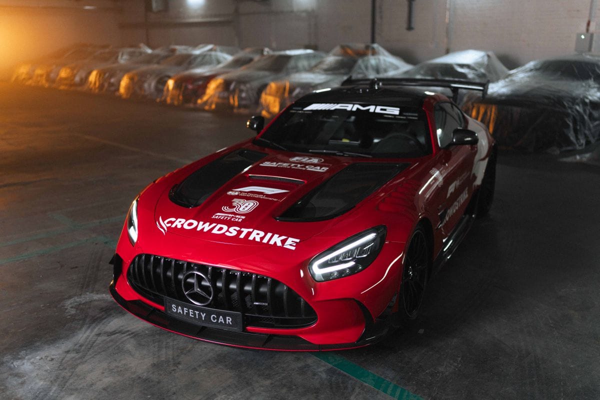 Charles Leclerc domina Silverstone y firma una victoria histórica para Ferrari V12MAGAZINE Charles Leclerc volvió a lo más alto de la Fórmula 1 al ganar el Gran Premio de Gran Bretaña 2026. El triunfo significó la victoria número 250 de Ferrari en el Mundial y confirmó el progreso de la Scuderia durante la temporada. V12MAGAZINE
