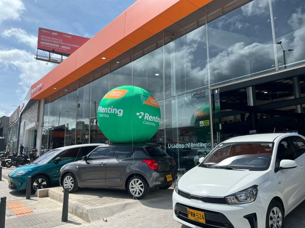 El mercado de vehículos usados en Colombia continúa fortaleciéndose. Entre enero y junio de 2026 se realizaron más de 505.000 traspasos, impulsados por una mayor oferta, compradores más informados, el crecimiento de las SUV y procesos de compra cada vez más transparentes. Bogotá lidera la demanda nacional y concentra más del 42 % de las operaciones junto con su región de influencia. V12MAGAZINE