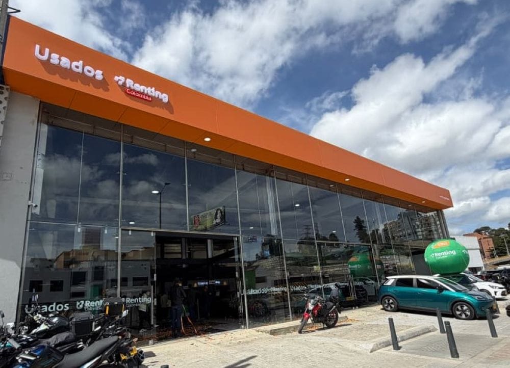 El mercado de vehículos usados en Colombia continúa fortaleciéndose. Entre enero y junio de 2026 se realizaron más de 505.000 traspasos, impulsados por una mayor oferta, compradores más informados, el crecimiento de las SUV y procesos de compra cada vez más transparentes. Bogotá lidera la demanda nacional y concentra más del 42 % de las operaciones junto con su región de influencia. V12MAGAZINE