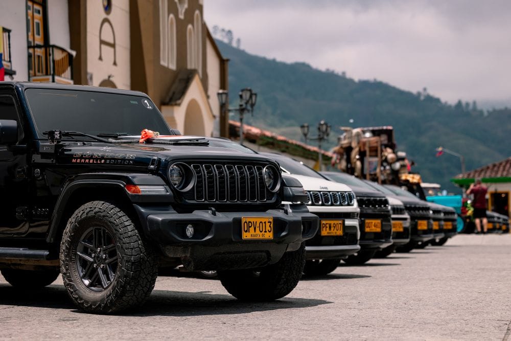 Jeep Nature celebra los 85 años de la marca con una expedición histórica por el Eje Cafetero colombiano V12MAGAZINE Jeep Nature inicia en Colombia una expedición regional que reúne a ocho países para conmemorar los 85 años de la marca en uno de los territorios más representativos de su historia. V12MAGAZINE