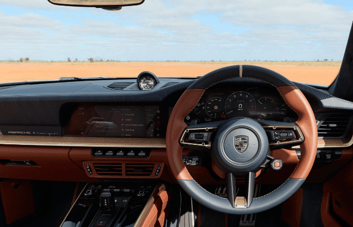 El Porsche 911 Turbo S más espectacular jamás creado celebra 75 años de historia V12MAGAZINE Porsche 911 Turbo S Land Down Under