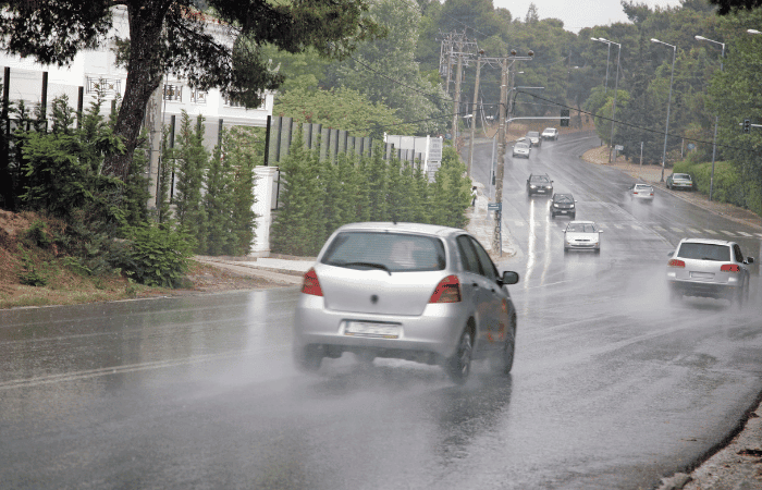 Del calor extremo a las lluvias: así afecta el clima el funcionamiento de tu vehículo en Colombia V12MAGAZINE vehículo lluvia
