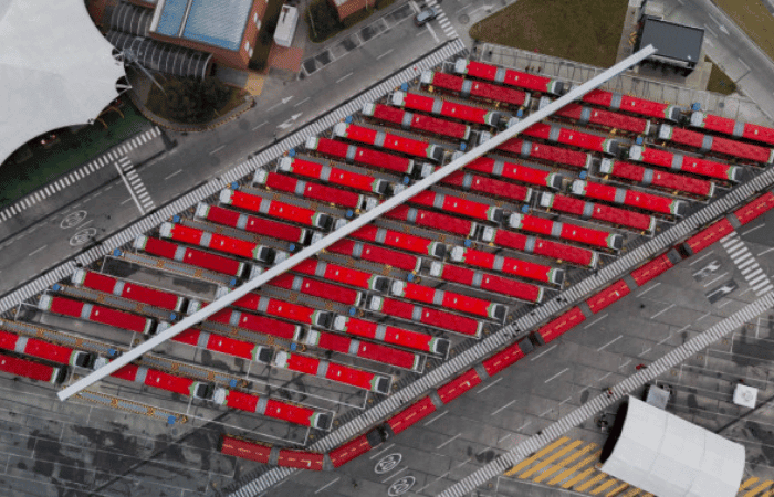Bogotá estrena 50 buses eléctricos únicos en el mundo: así cambiarán los viajes en TransMilenio V12MAGAZINE buses eléctricos de TransMilenio