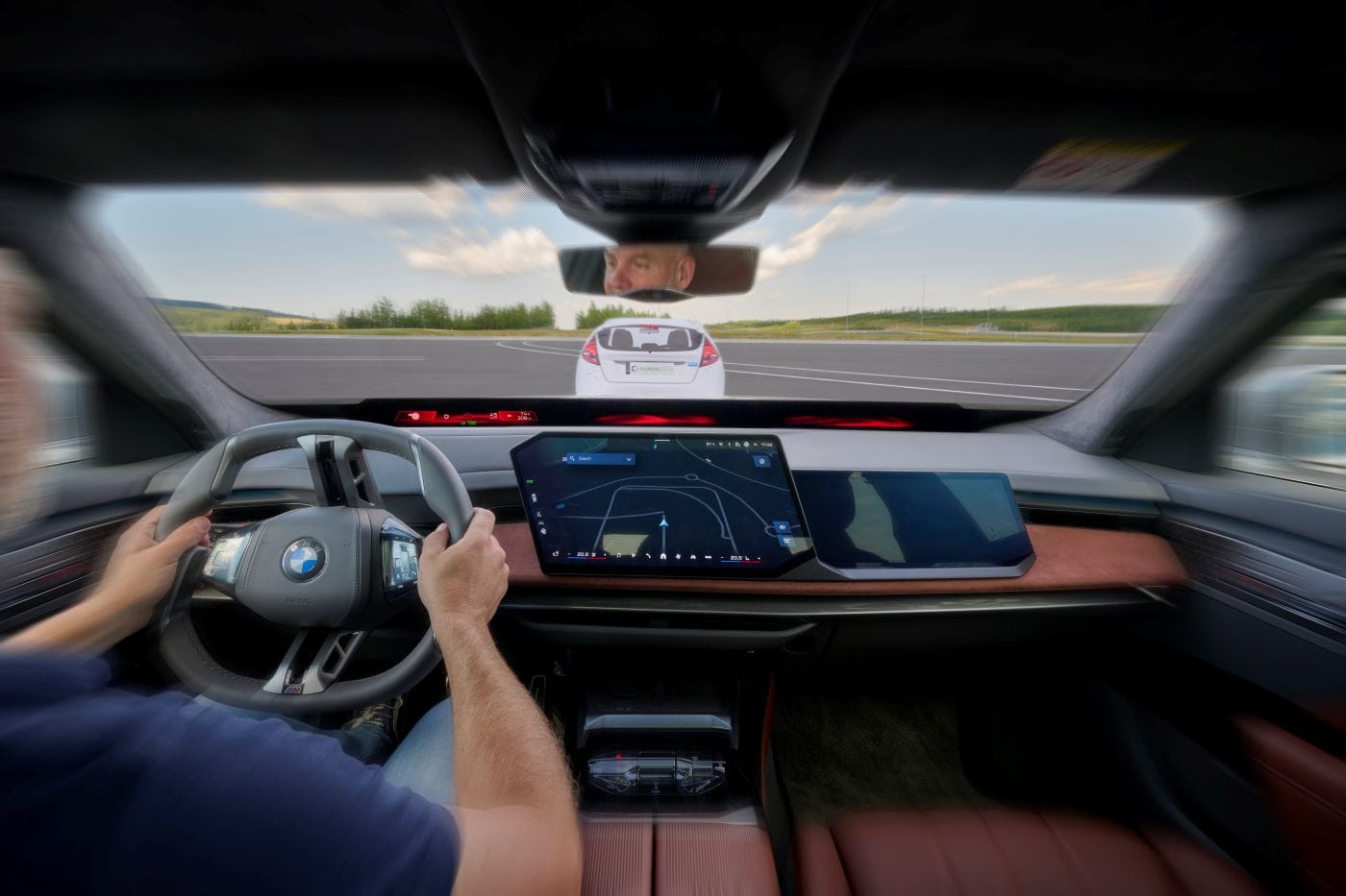 Seguridad activa de BMW entra en una nueva etapa con la Neue Klasse: más tecnología de serie y sistemas que entienden mejor cuándo intervenir y cuándo dejar conducir. V12MAGAZINE