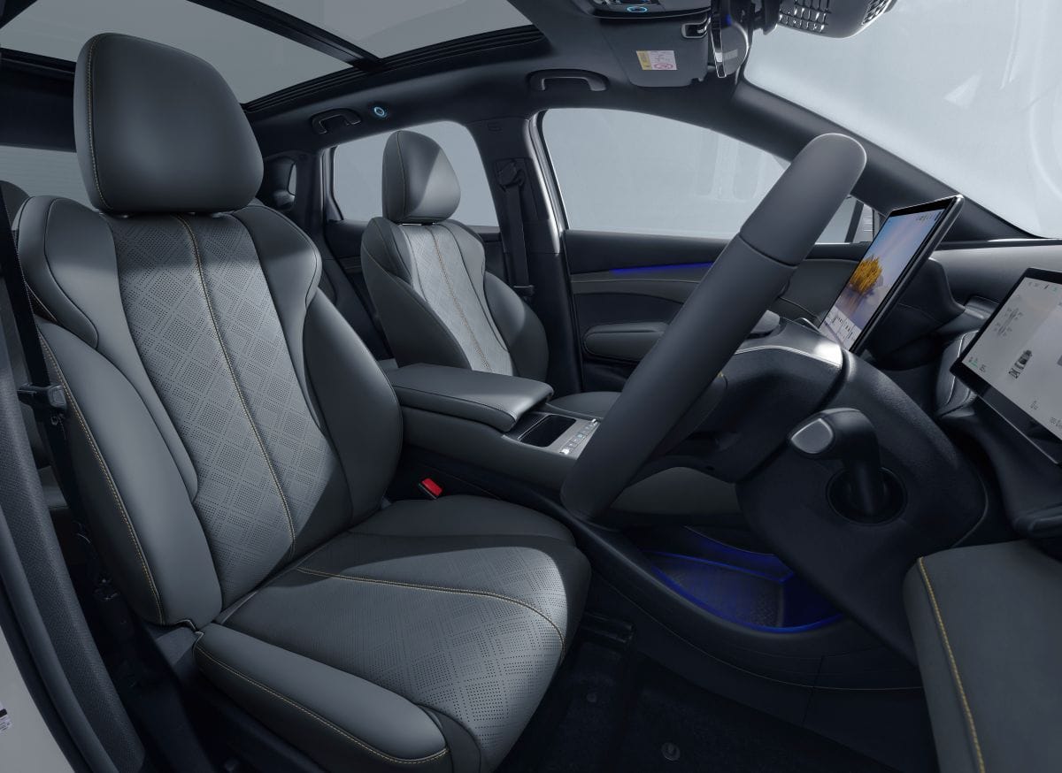 El BYD Yuan Plus se actualiza y lo hace de una manera que nadie esperaba: esto es lo que veríamos V12MAGAZINE El BYD Yuan Plus 2027 evoluciona con 230 kW, arquitectura de 800V, batería Blade de 74,88 kWh y hasta 510 km de autonomía. Ahora busca sumar potencia y emoción a su propuesta eléctrica. V12MAGAZINE