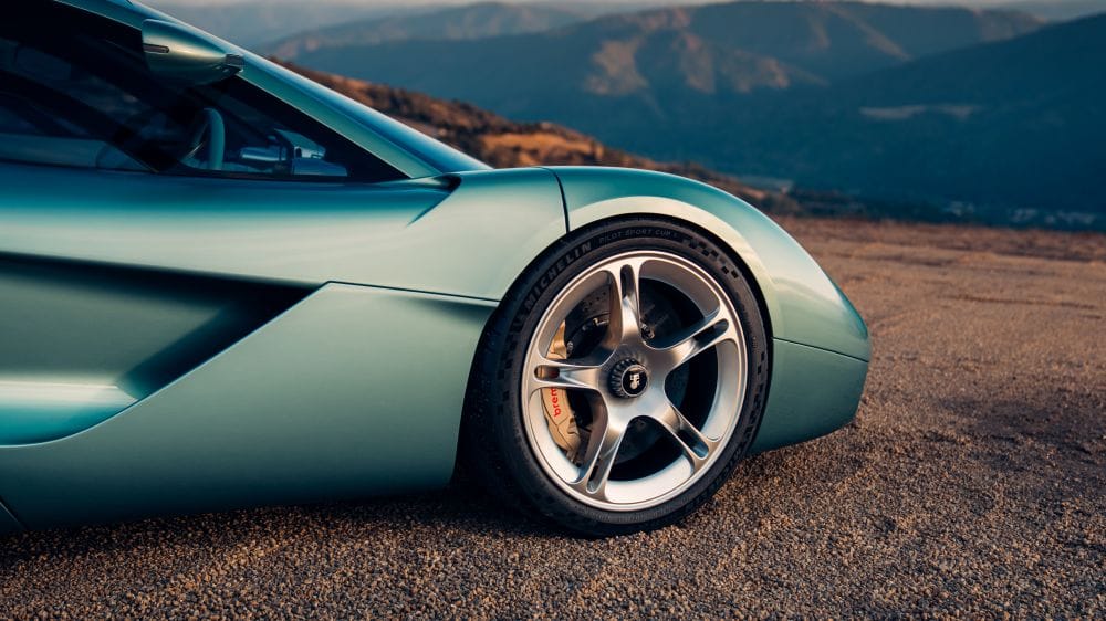 Gordon Murray S1: el V12 manual que convierte la exclusividad en una nueva forma de viajar V12MAGAZINE Gordon Murray S1 es el nuevo supercar de 690 PS que combina un V12 Cosworth atmosférico, caja manual y una producción limitada a solo 64 unidades. V12MAGAZINE