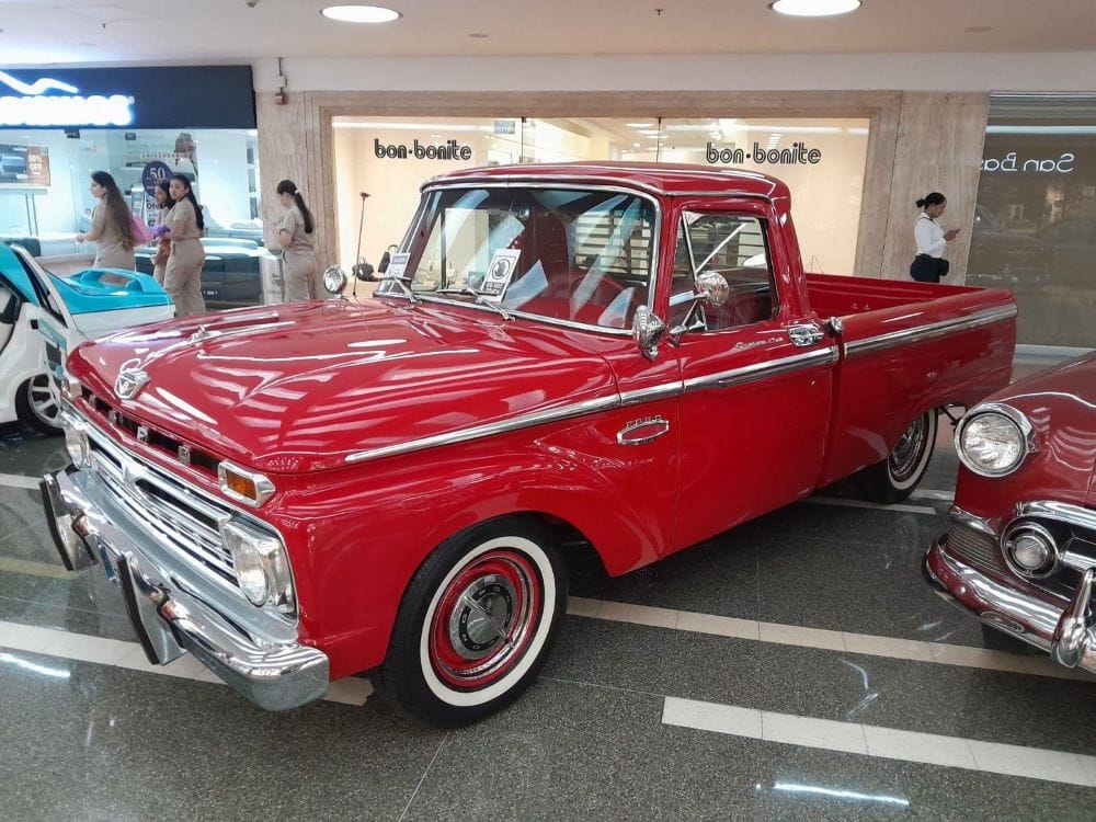 Auto antiguo más bello de Colombia: Medellín prepara una elección que promete generar polémicas V12MAGAZINE Auto antiguo más bello de Colombia será el título que estará en juego en Medellín, donde 40 vehículos clásicos competirán por convertirse en la joya automotriz favorita del país. V12MAGAZINE