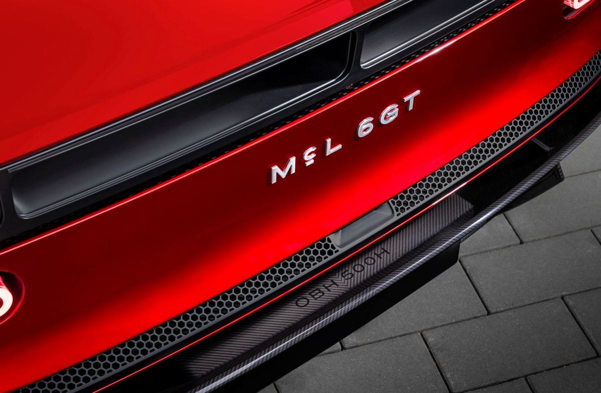 McLaren McL 6GT: el sueño de Bruce McLaren vuelve con tres pedales V12MAGAZINE McLaren McL 6GT no es simplemente un ejercicio de diseño: es el regreso de una idea que Bruce McLaren dejó inconclusa hace más de medio siglo, ahora reinterpretada con fibra de carbono, motor V8 y una caja manual. V12MAGAZINE
