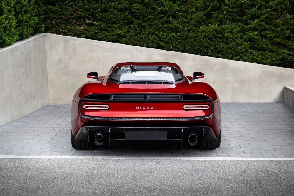 McLaren McL 6GT: el sueño de Bruce McLaren vuelve con tres pedales V12MAGAZINE McLaren McL 6GT no es simplemente un ejercicio de diseño: es el regreso de una idea que Bruce McLaren dejó inconclusa hace más de medio siglo, ahora reinterpretada con fibra de carbono, motor V8 y una caja manual. V12MAGAZINE
