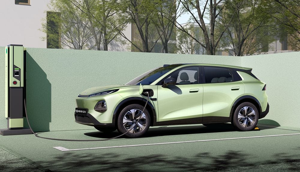 NEVO Q05 llega a Colombia con 455 km de autonomía NEDC, pero su verdadero desafío está en otro lugar: demostrar que un eléctrico puede ser una decisión práctica y no solamente tecnológica. V12MAGAZINE