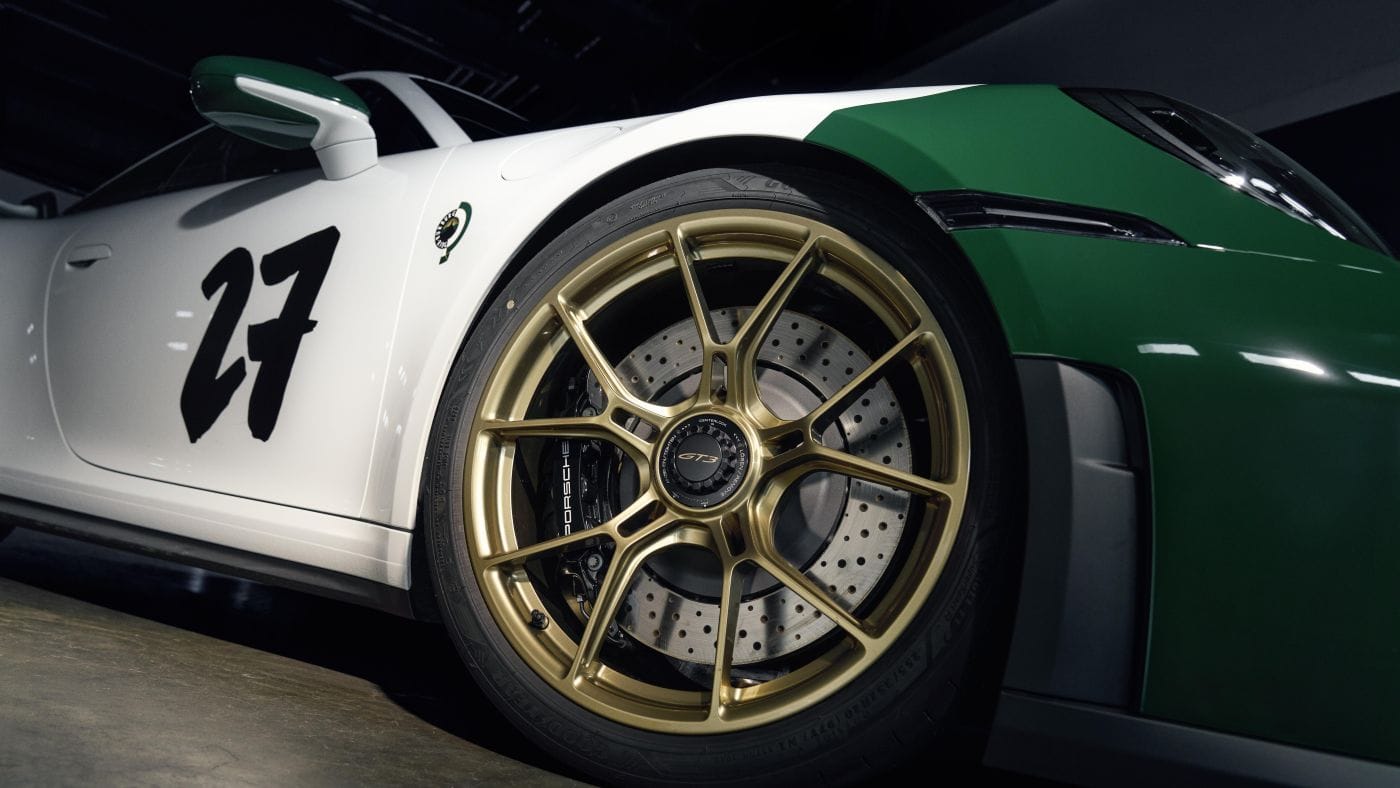 Este es el Porsche 911 GT3 que convierte 100 años de Nürburgring en una pieza de colección V12MAGAZINE Porsche 911 GT3 100 Jahre Nürburgring es el homenaje de Porsche al circuito que durante décadas ha puesto a prueba sus deportivos más extremos. V12MAGAZINE