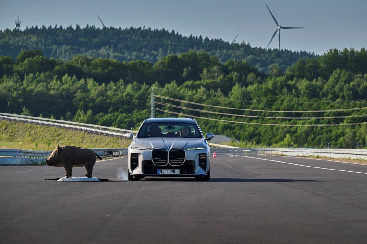 Seguridad activa de BMW entra en una nueva etapa con la Neue Klasse: más tecnología de serie y sistemas que entienden mejor cuándo intervenir y cuándo dejar conducir. V12MAGAZINE