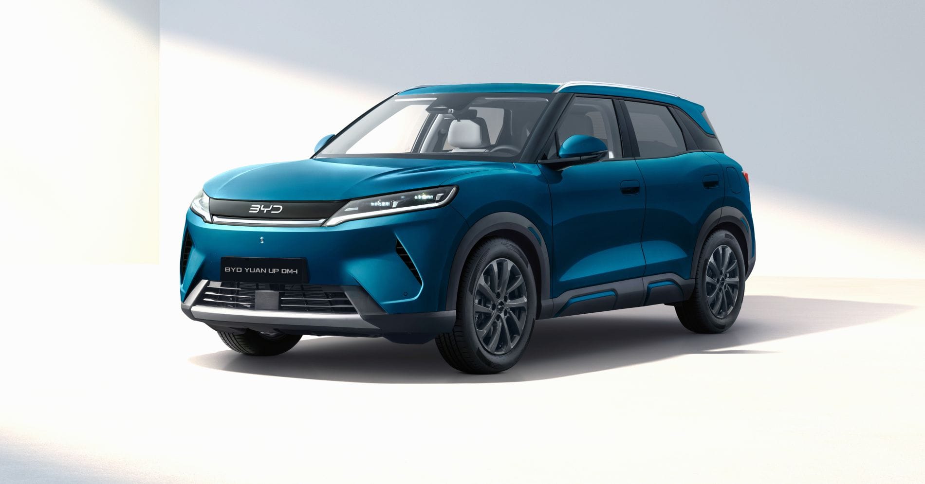 ¿Eléctrico o híbrido enchufable? BYD Fest pone la decisión a prueba V12MAGAZINE BYD Fest 2026 pone frente al comprador las tecnologías eléctricas y superhíbridas enchufables para entender cuál se adapta mejor a sus recorridos, necesidades y hábitos de conducción. V12MAGAZINE