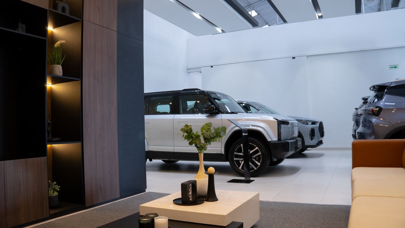 La llegada de Chery a Autonal refleja un cambio en la estrategia de los concesionarios colombianos, que buscan fortalecer su oferta de vehículos electrificados en un mercado donde las marcas chinas ganan cada vez más protagonismo. V12MAGAZINE