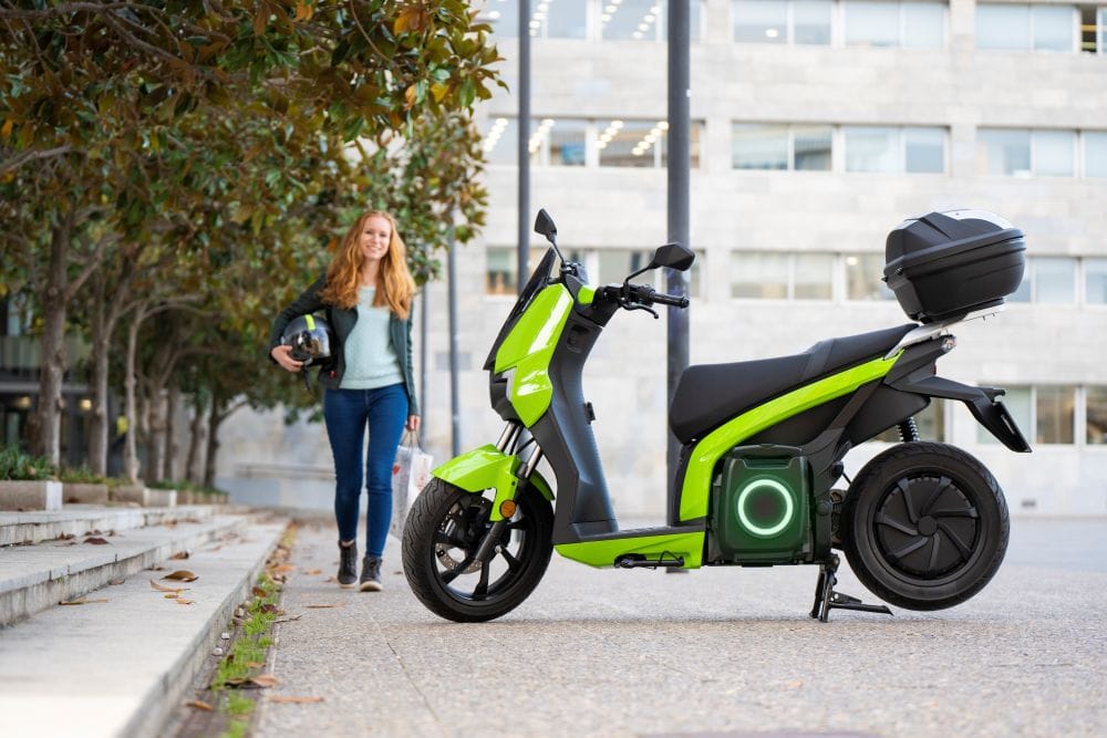 Colombia pone a las motos eléctricas en el centro de su nueva apuesta industrial V12MAGAZINE El Gobierno busca acelerar la producción de motos eléctricas en Colombia con nuevos incentivos, arancel cero y condiciones que fortalecen el ensamble y la industria nacional. V12MAGAZINE