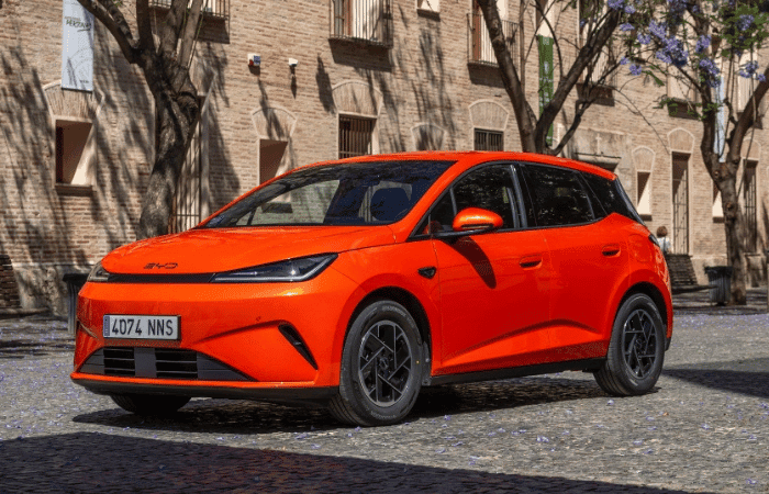 BYD Dolphin G DM-i: el híbrido que promete más de 1.000 km de autonomía V12MAGAZINE BYD Dolphin G DM-i
