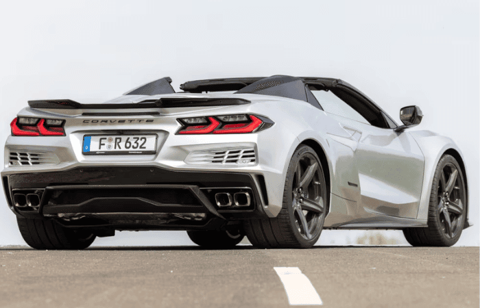 Chevrolet Corvette E-Ray 2026 cambia por completo: adiós a la polémica “pared de botones” V12MAGAZINE Chevrolet Corvette E-Ray 2026