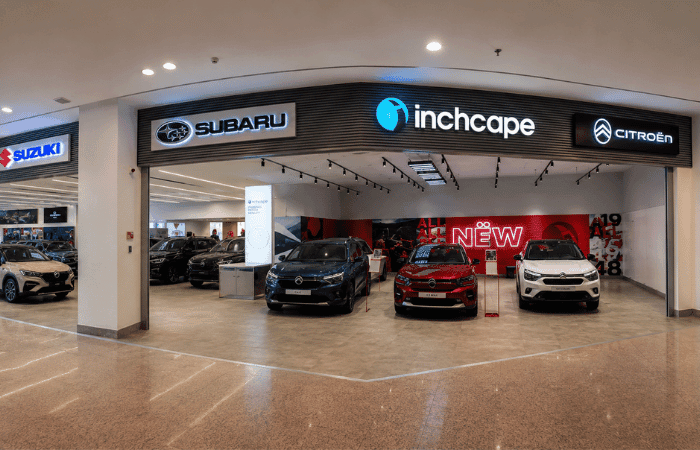 Inchcape abre un nuevo centro en Bogotá: aquí podrá comparar cuatro marcas de carros en un solo lugar V12MAGAZINE Inchcape vitrina cc. chile