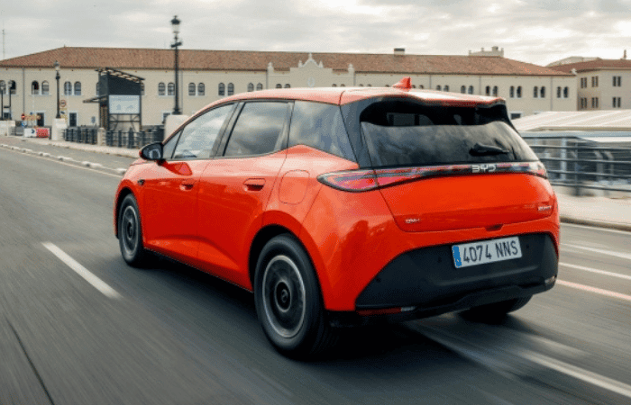 BYD Dolphin G DM-i: el híbrido que promete más de 1.000 km de autonomía V12MAGAZINE BYD Dolphin G DM-i