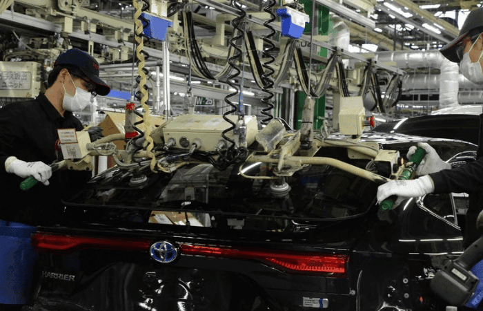 Toyota prepara una revolución: 400.000 robots llegarán a sus fábricas desde 2028 V12MAGAZINE Toyota robots