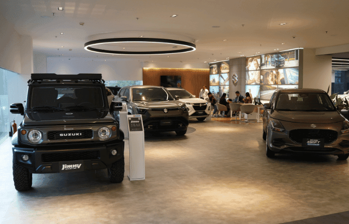 Inchcape abre un nuevo centro en Bogotá: aquí podrá comparar cuatro marcas de carros en un solo lugar V12MAGAZINE Inchcape vitrina cc. chile
