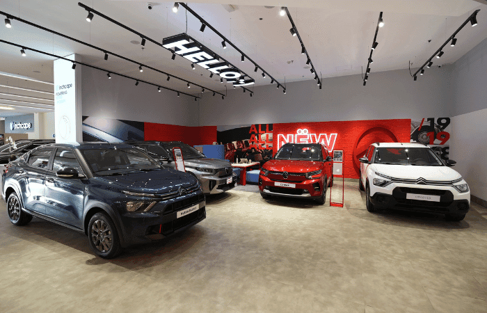 Inchcape abre un nuevo centro en Bogotá: aquí podrá comparar cuatro marcas de carros en un solo lugar V12MAGAZINE Inchcape vitrina cc. chile