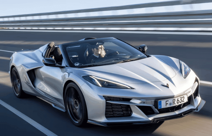 Chevrolet Corvette E-Ray 2026 cambia por completo: adiós a la polémica “pared de botones” V12MAGAZINE Chevrolet Corvette E-Ray 2026