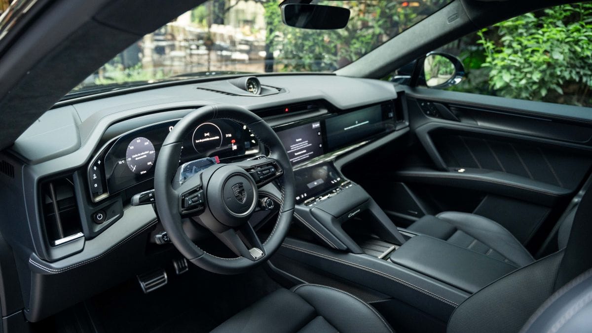 Porsche Cayenne Eléctrico: 1.156 HP para la SUV de producción más potente creado por la marca V12MAGAZINE El Cayenne entra en la era eléctrica en Colombia con una versión que supera los 1.000 caballos y combina aceleración de superdeportivo con autonomía, carga rápida y capacidad de remolque. V12MAGAZINE