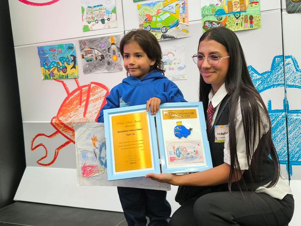 Dream Car 2026: los sueños de dos niños colombianos que ahora viajarán hasta Japón V12MAGAZINE Dos niños colombianos llevarán hasta Japón sus sueños sobre ruedas tras ganar Dream Car 2026, el concurso de Toyota que invita a imaginar cómo podría ser la movilidad del futuro. V12MAGAZINE