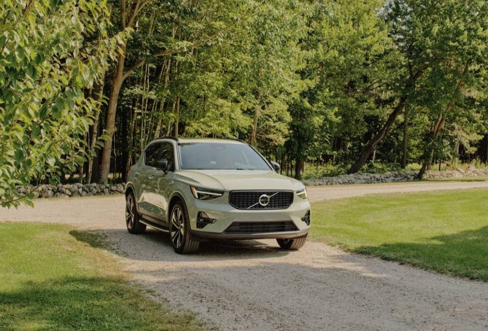 Volvo XC40 B4 Mild Hybrid: la electrificación premium cambia de puerta de entrada V12MAGAZINE Volvo XC40 B4 Mild Hybrid llega a Colombia apostando por una electrificación accesible, combinando tecnología híbrida ligera, formato SUV compacto y un precio de entrada desde $189 millones. V12MAGAZINE